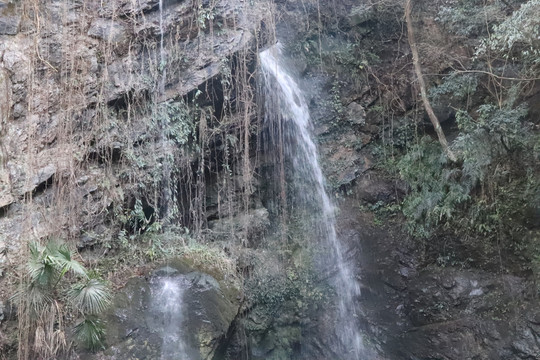 山泉瀑布