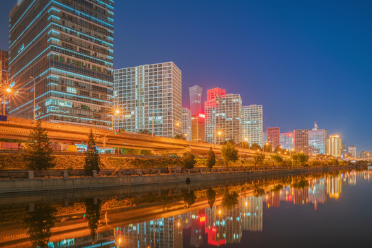 北京建外CBD建筑和通惠河风光