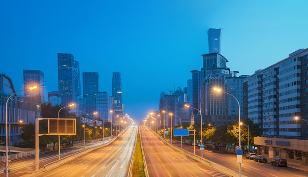 北京城市建筑天际线和道路交通