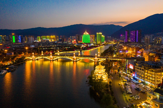 航拍云南大理市區(qū)夜景風(fēng)光