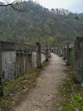 大坝湖泊山峰森林