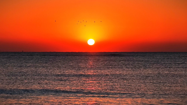 海上日出