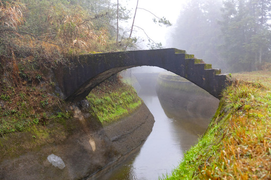 山中石桥