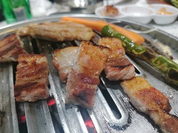 烧烤店铁板烤肉