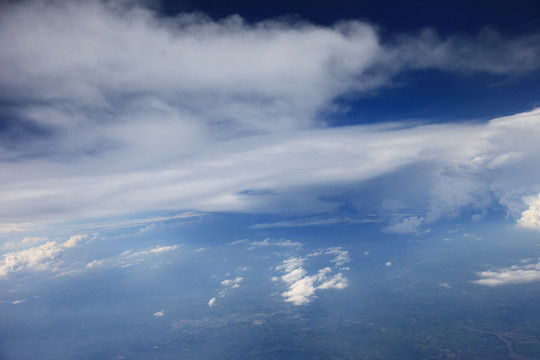 飞机上看蓝天白云