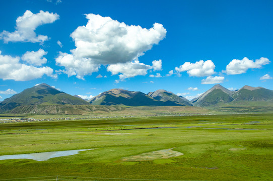 西藏那曲青藏铁路沿线风光