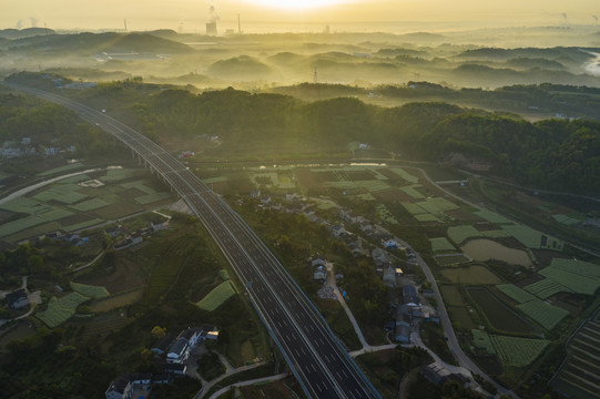 航拍清晨高速公路