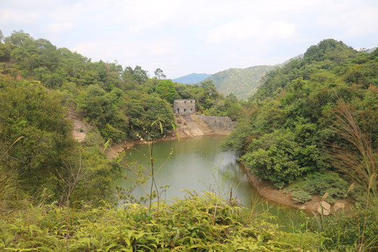 中陽高速經過的山區景色