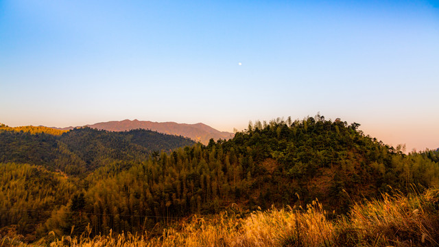 山岭暮色