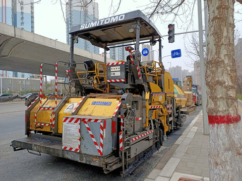 道路铺设工程车