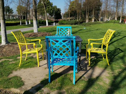 公园休闲彩色铁艺椅子