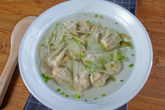 蛋黄鲜肉馄饨