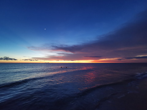 海滩海霞