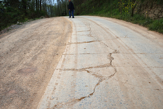 损坏公路