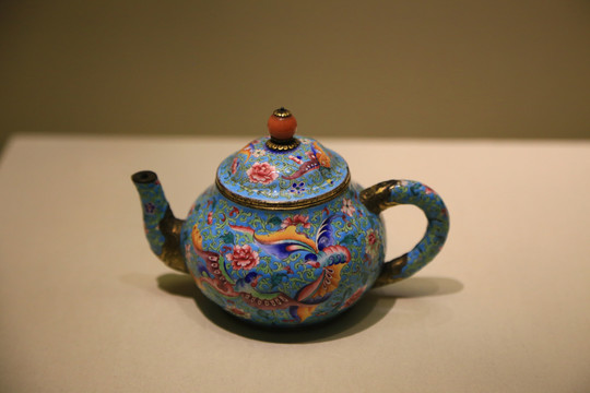 畫(huà)琺瑯花鳥(niǎo)小壺