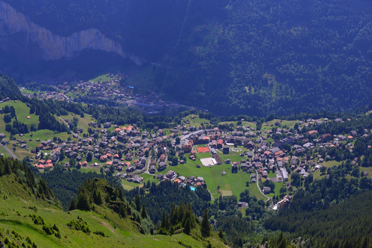 瑞士山脉鸟瞰图