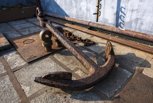 老船厂的旧铁锚
