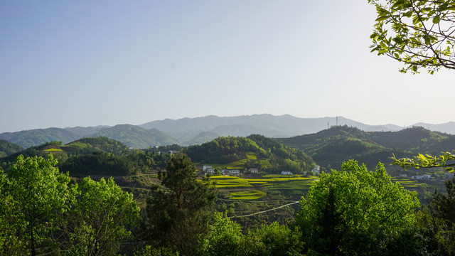 县河阳山村