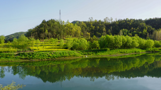 县河阳坡寨倒影