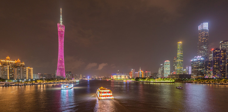 珠江河夜景与珠江夜游船只