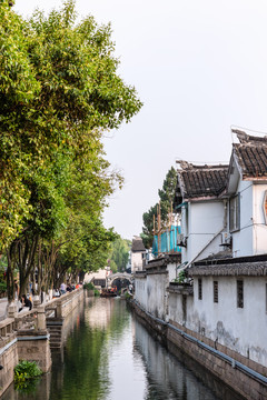 中国苏州平江路古城老街和运河