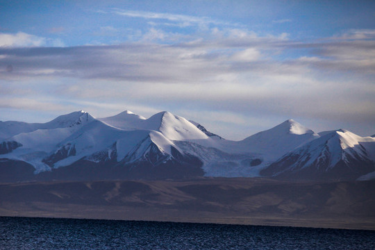 岗什卡雪峰