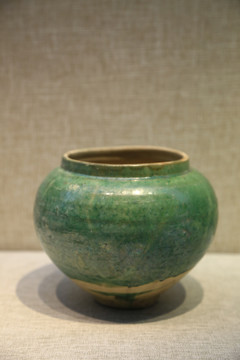 绿釉罐