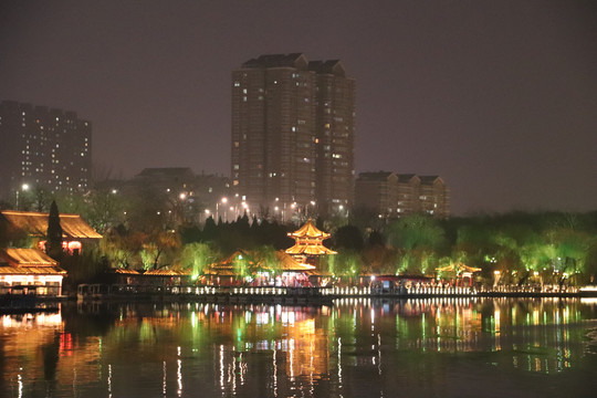 大明湖夜景