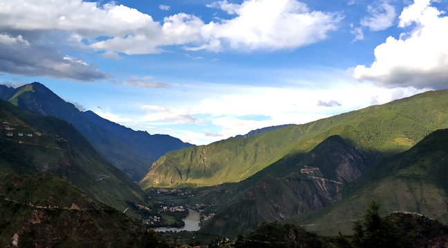 高山溪流