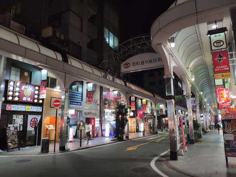 日本小城市街道夜晚