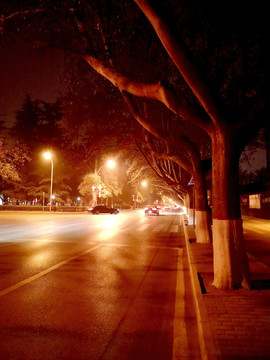 夜晚道路