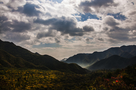 深秋的山坳