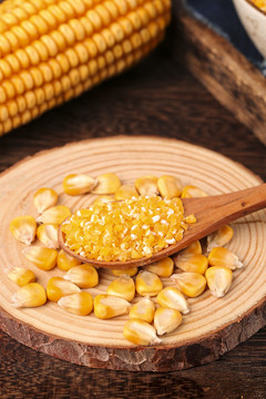 玉米糁和玉米粒