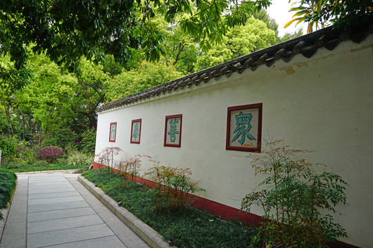 寺院外墙