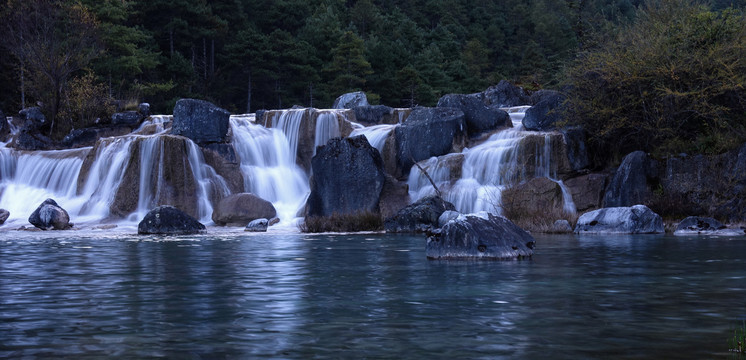 山泉流水