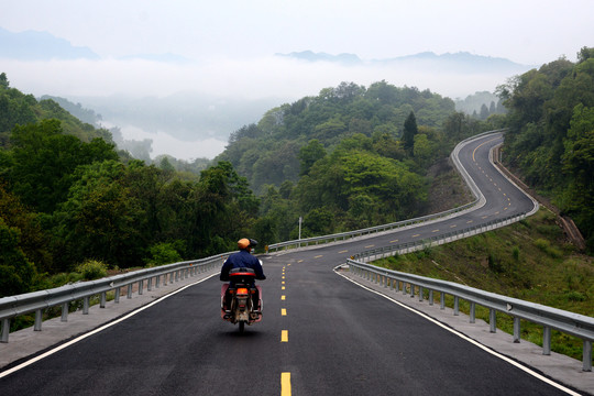 山路十八弯