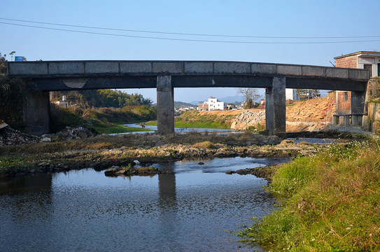 河流老桥