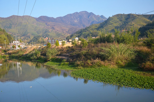 山峰河流