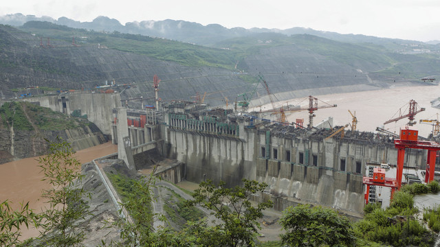 四川宜宾向家坝水电站建设中