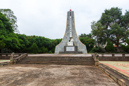 广东湛江市徐闻县烈士陵园纪念碑