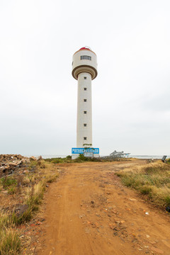 广东湛江市徐闻县炮台角海边灯塔