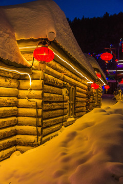 阿尔山雪村雪屋红灯笼夜景