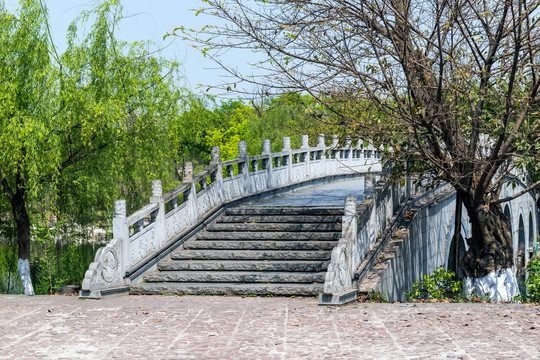 成都锦城公园石拱桥