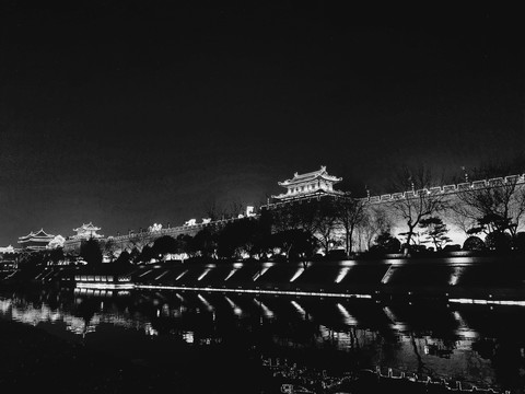西安城墙夜景黑白照