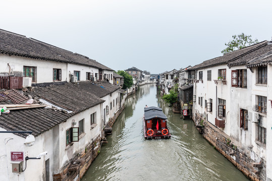 中国苏州的山塘街山塘河沿岸建筑