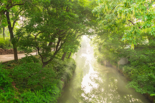 中国苏州虎丘山的园林古建筑