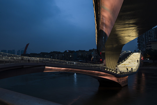 中国四川省成都市五岔子大桥夜景