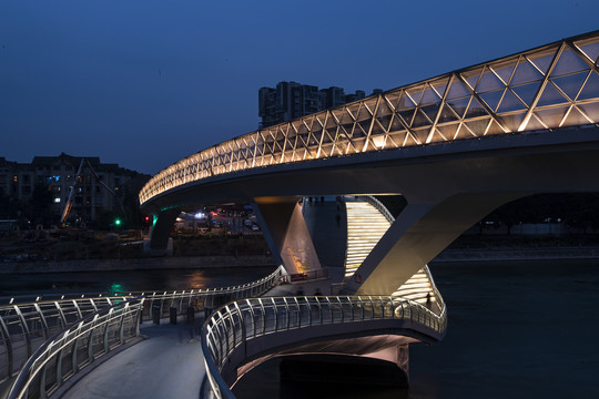 中国四川省成都市五岔子大桥夜景