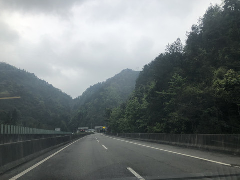 高速隧道