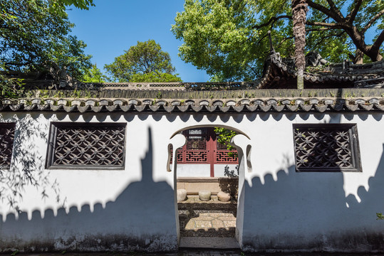 中国上海豫园的屋檐和墙壁古建筑